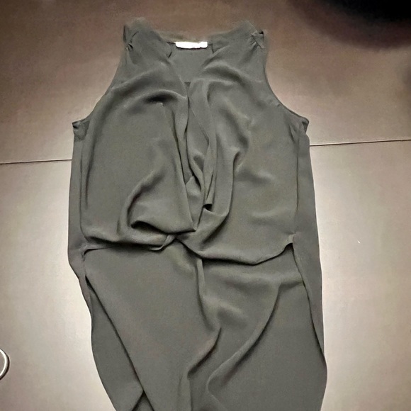 Small black high low sleeveless blouse - Picture 2 of 6